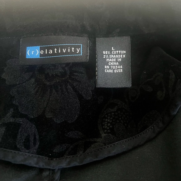 Relativity womens long sleeve velvet button up black floral blazer, size L - Picture 5 of 8